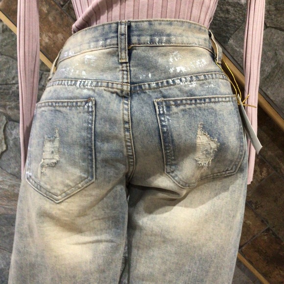 NWT Crazy 3D Embroidered Flowers beautiful jeans! - Picture 4 of 16